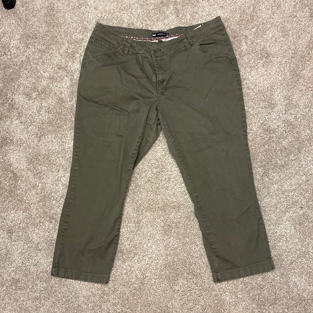 Lee Midrise Fit Olive Green Capris